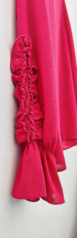 Blusa Zara rosa con volantes en mangas