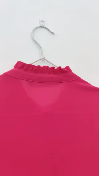 Blusa Zara rosa con volantes en mangas