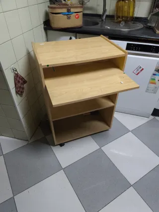 Escritorio auxiliar con ruedas