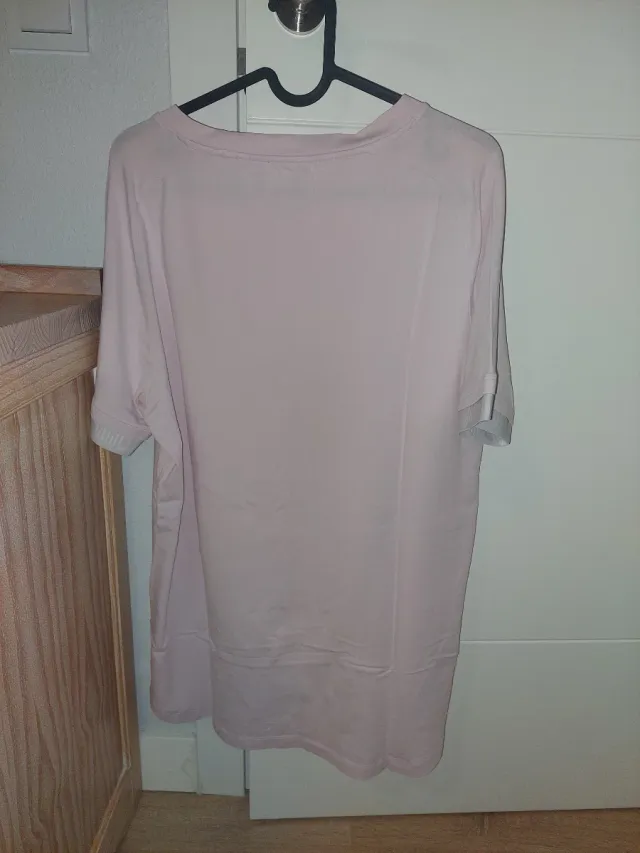 Camiseta Bershka rosa manga corta