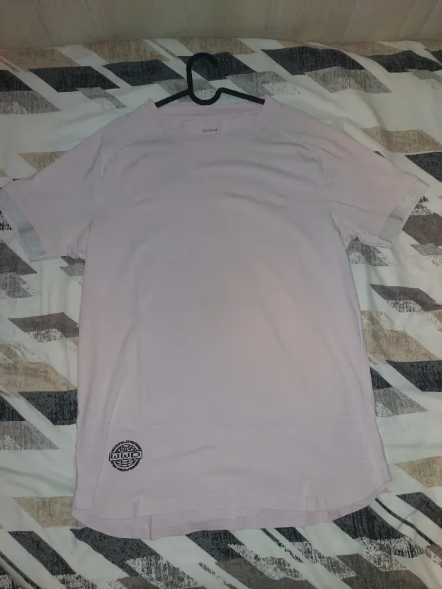 Camiseta Bershka rosa manga corta