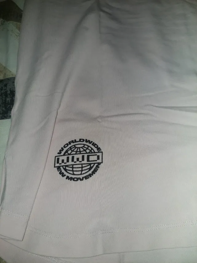 Camiseta Bershka rosa manga corta