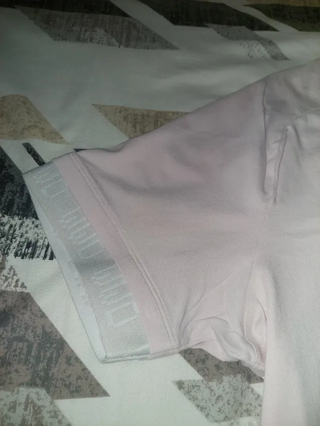 Camiseta Bershka rosa manga corta