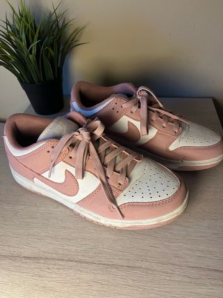 Zapatos Nike Rosados y Blancos