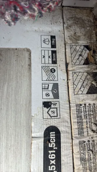 Suelo cerámico efecto madera gris