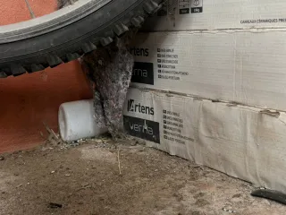 Suelo cerámico efecto madera gris