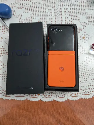 Motorola Razr 50 Arancione