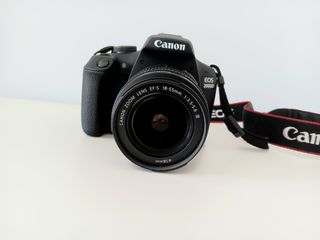 Cámara Canon EOS 2000D