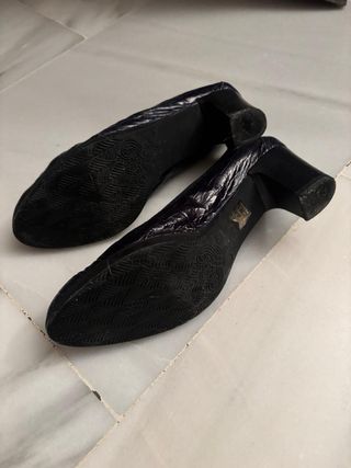 Zapatos de tacón de piel azul marino