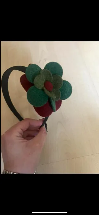 Cerchietto fatto a mano con fiori