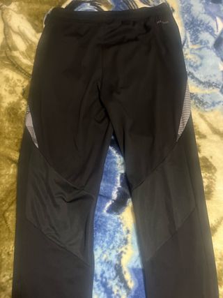 Conjunto deportivo Adidas negro y gris