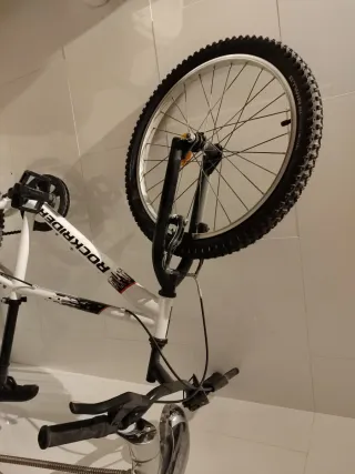 Bicicleta Rockrider Blanca.