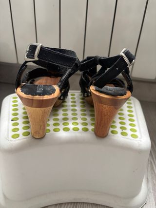 Sandalias tacón madera negras