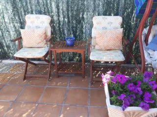 2 Sillas Plegables y Mesita Madera teka,