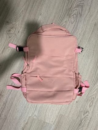 Mochila rosa para viaje