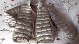 Anorak Zara niña dorado talla 9