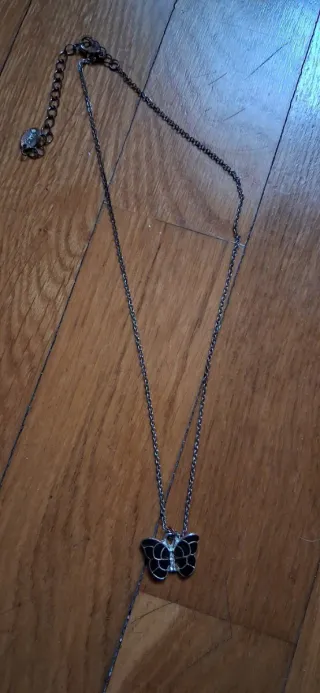 Conjunto collar y pendientes mariposa