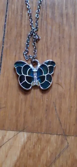 Conjunto collar y pendientes mariposa