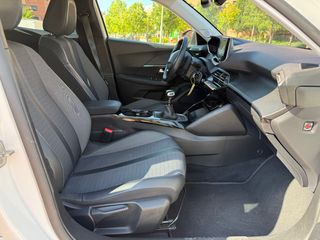 Peugeot 2008 1.5  HDI 110 CV  5 PUERTAS