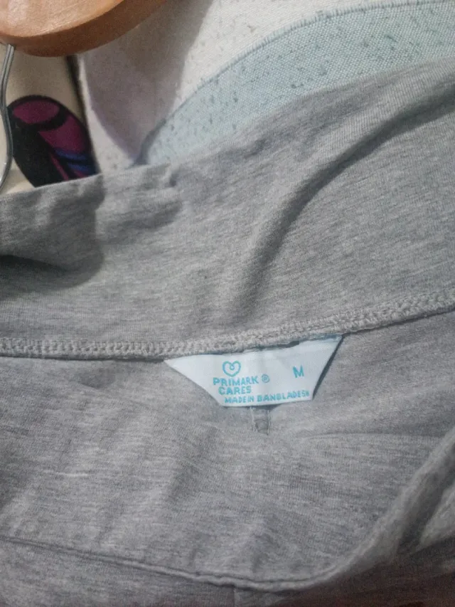 Pantalón camiseta recto acampanado gris