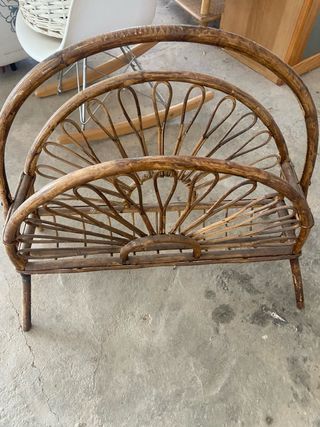 Revistero de bambú estilo abanico