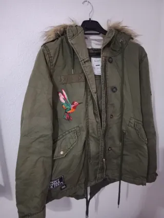 Chaqueta verde militar con bordado