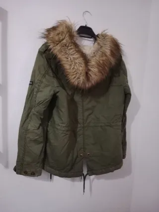 Chaqueta verde militar con bordado