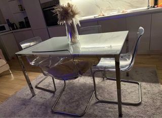 Tavolo in acciaio e vetro con 4 sedie