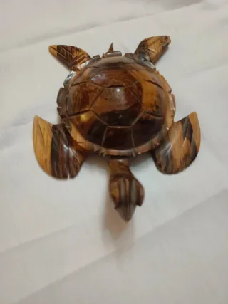 Tortuga de madera tallada