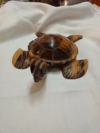Tortuga de madera tallada