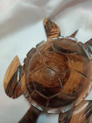Tortuga de madera tallada