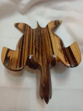 Tortuga de madera tallada