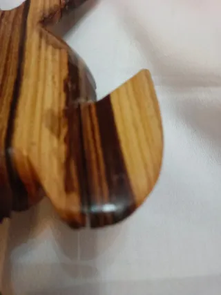 Tortuga de madera tallada