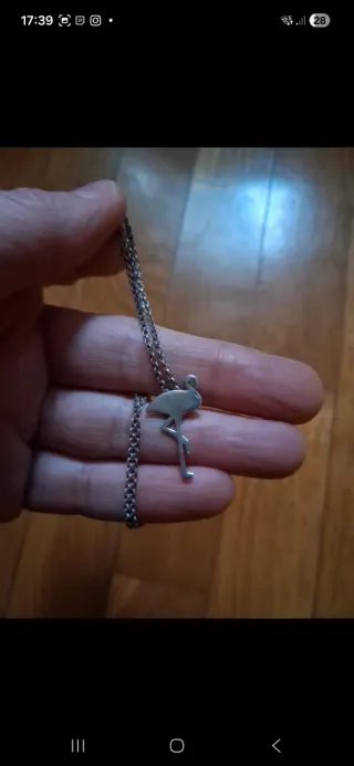 Colgante plateado con forma de flamenco