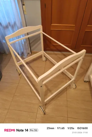 Cuna madera maciza. TRAMA