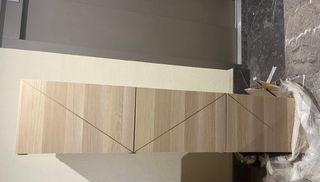 Mueble de TV de diseño madera y dorado