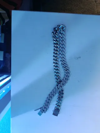 Cadena de plata con diamantes