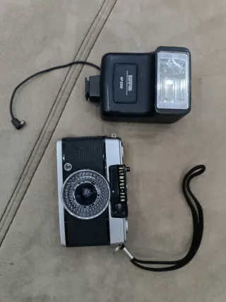 Olympus PEN EE-33 + Flash Sunpak SP200