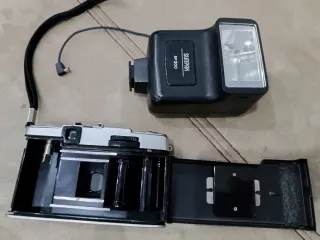 Olympus PEN EE-33 + Flash Sunpak SP200