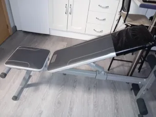 Banco de pesas y mancuernas