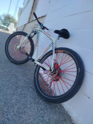 Bicicleta Stunt Blanca y Roja