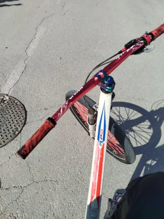 Bicicleta Stunt Blanca y Roja