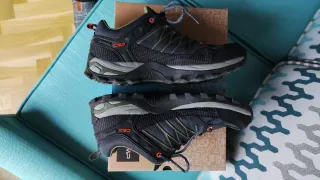 Zapatillas trekking CMP grises y verdes