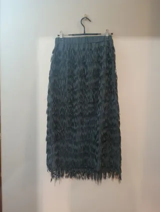 Falda midi con flecos