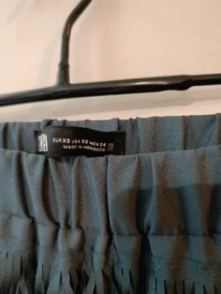 Falda midi con flecos