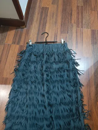 Falda midi con flecos