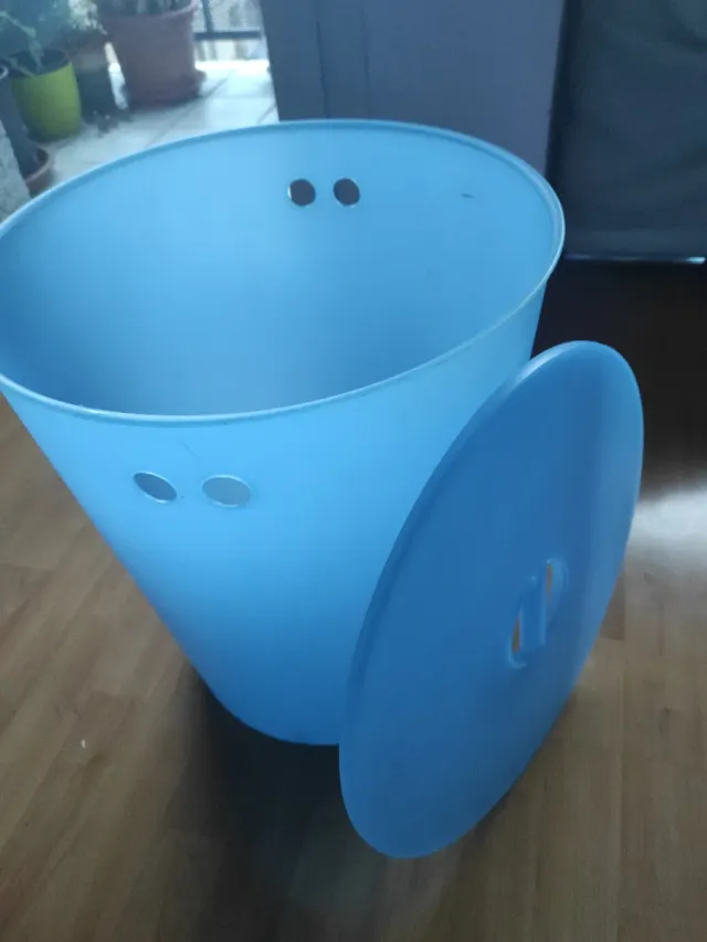 Cubo multifuncional con tapa