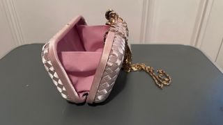 Bolso de mano rosa nude para vestir