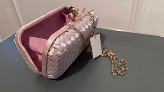 Bolso de mano rosa nude para vestir