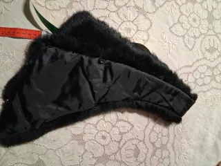 Colletto in pelliccia di coniglio nero